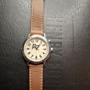 Shabazz Women Quartz Watch With Luminous Cream Dial